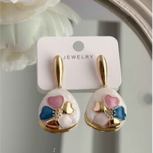 Boucles d’oreilles Minakari avec fleurs blanches en émail Meenakari