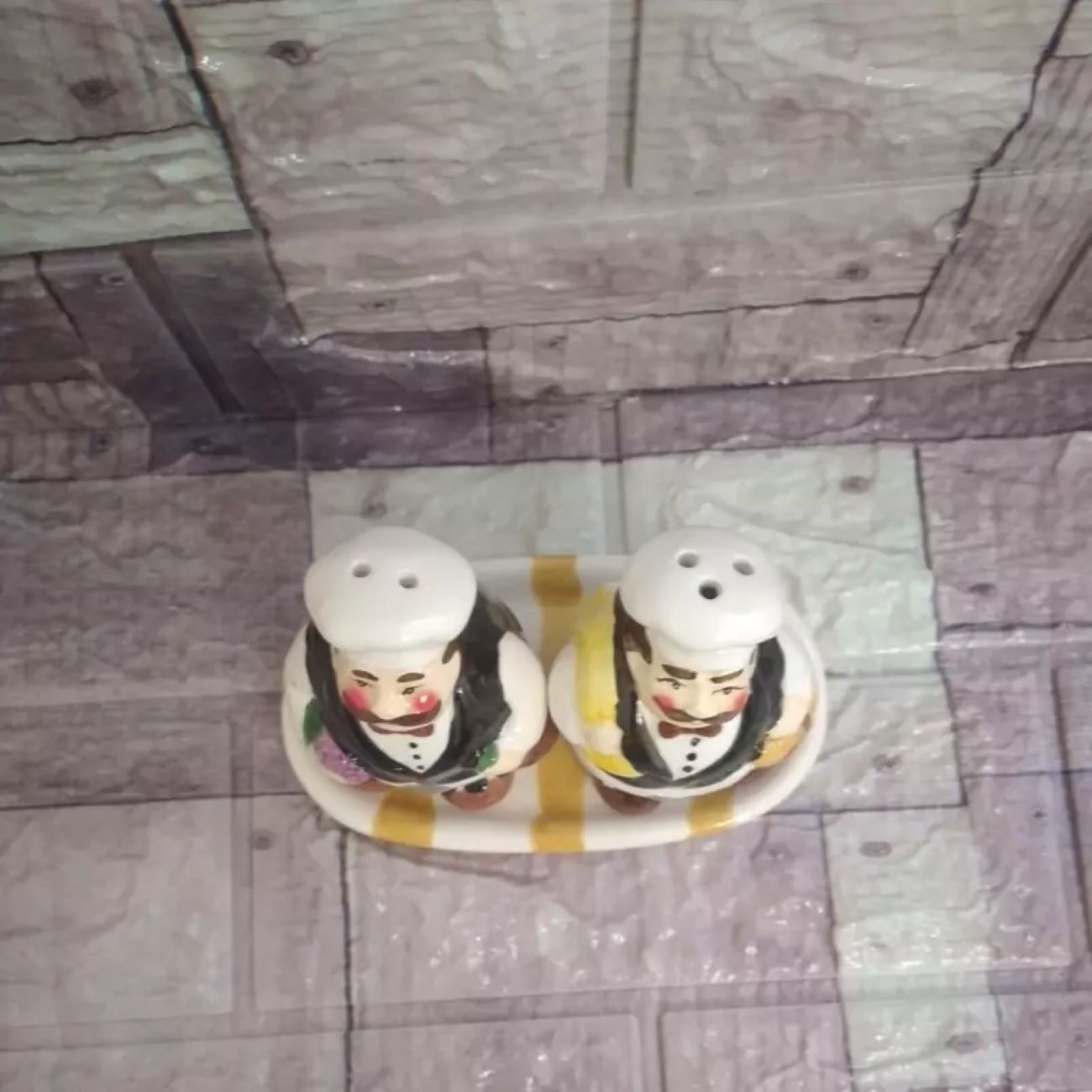 Ensemble Élégant de Salieres et Poivrières en Céramique pour Chefs – Design Fonctionnel et Beau