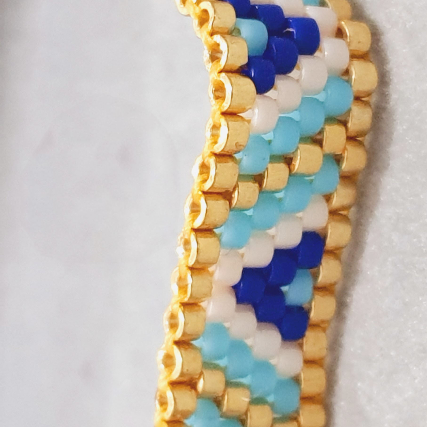 Bracelet Élégant en Acier pour Femme – Motif Géométrique