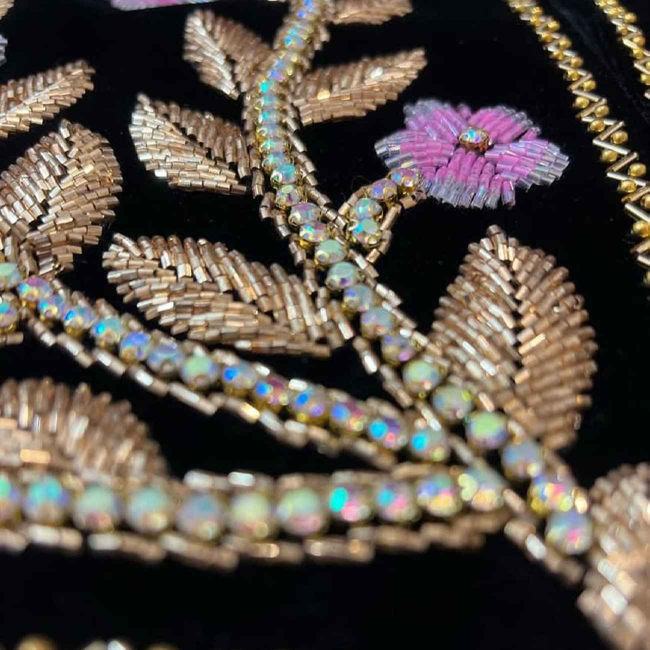 Gilet brodé en pierres pour femmes avec design floral