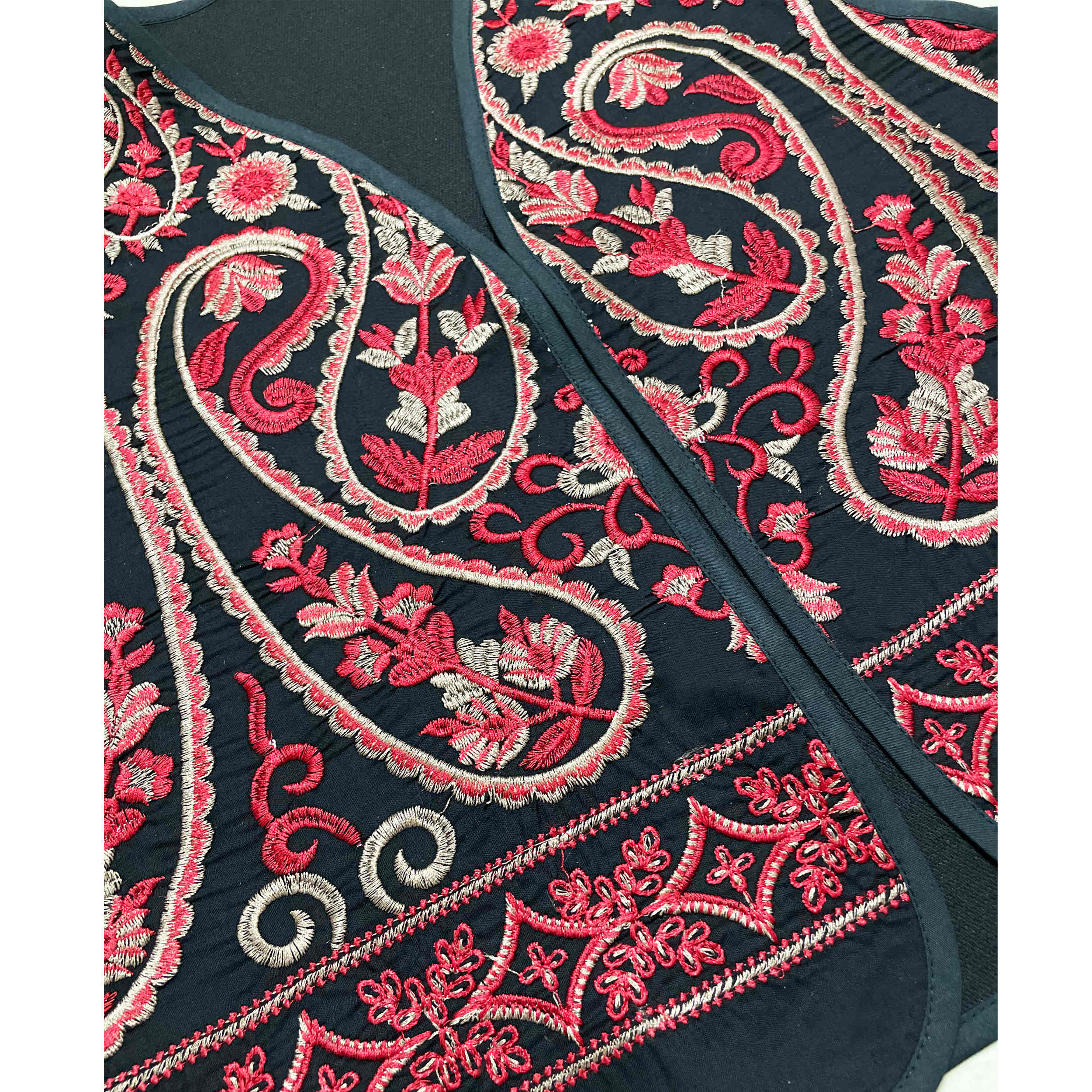 Gilet brodé avec design floral rouge pour femmes