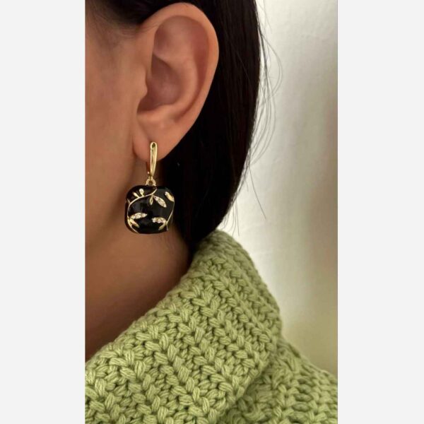 Boucles d’oreilles Minakari faites à la main avec émail et pierres précieuses