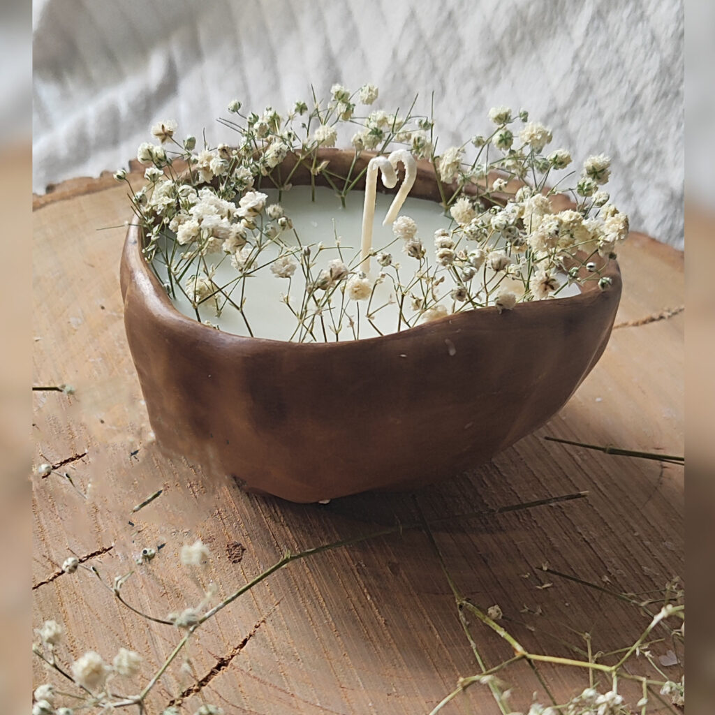 Bougies en pot en béton artisanales – Design fleurs de gypsophile