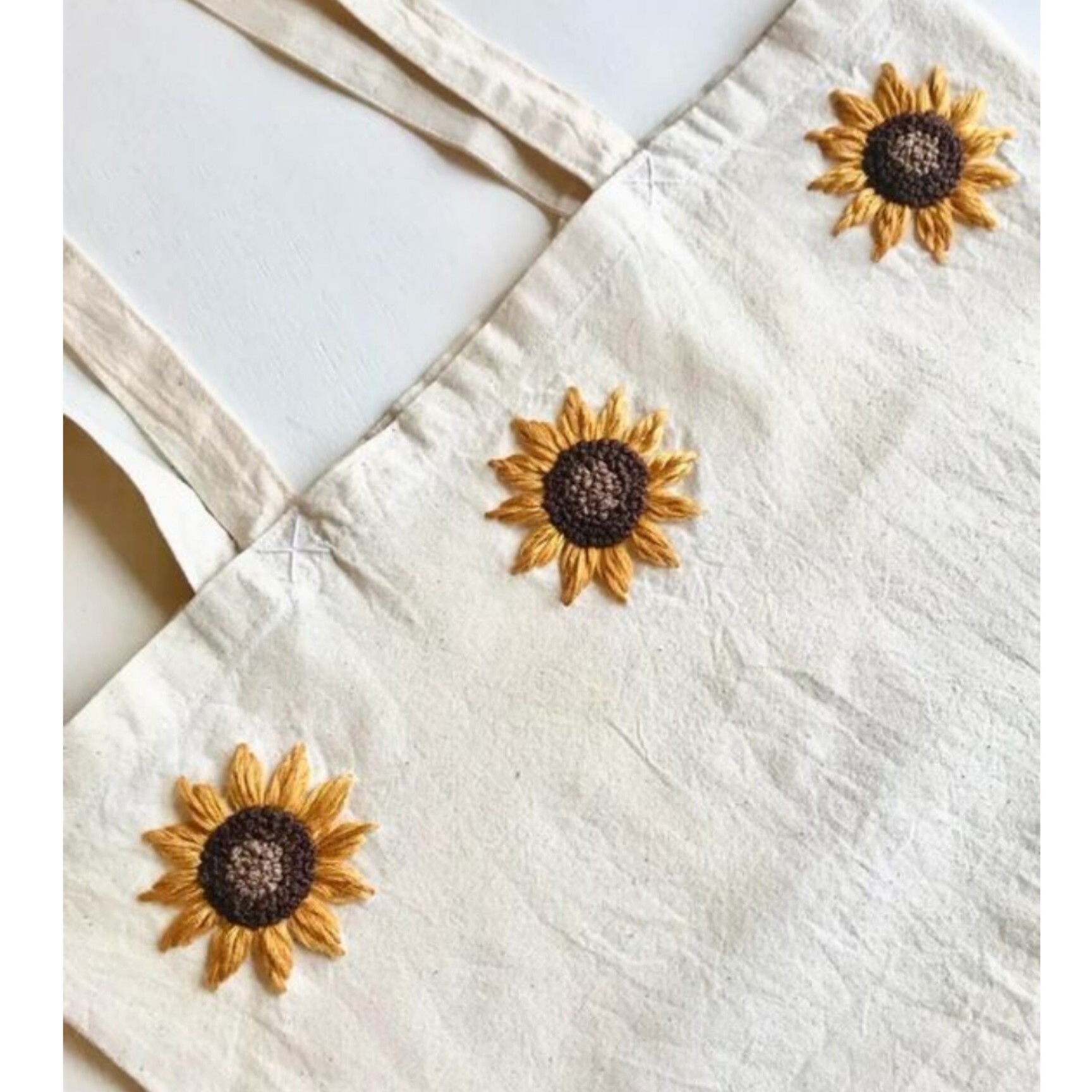 Sac fourre-tout brodé à la main – Toile beige