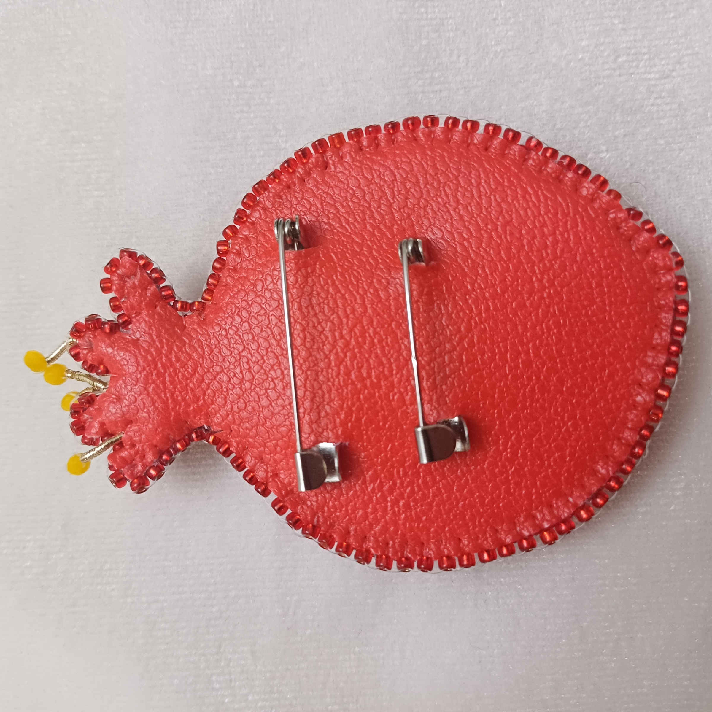 Épinglette Broche Grenade Artisanale – Bijou Élégant pour Toutes Occasions