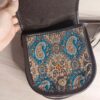 Sac à bandoulière Termeh rond fait main avec motifs héritage persan
