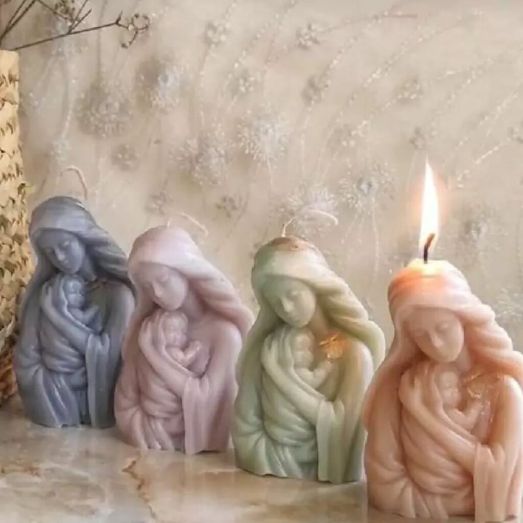 Bougie sculpture artisanale avec design mère et bébé