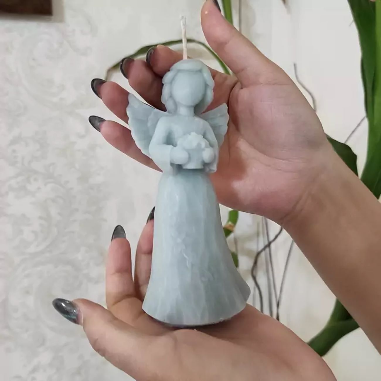 Ensemble de bougies artisanales comprenant une bougie ange, arc-en-ciel, sphère et plateau en béton