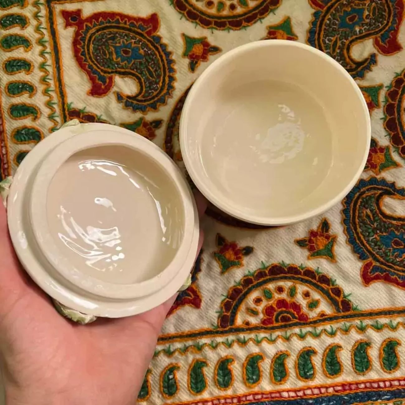 Bol à sucre en céramique de haute qualité pour votre table de salle à manger avec design en relief de fleurs