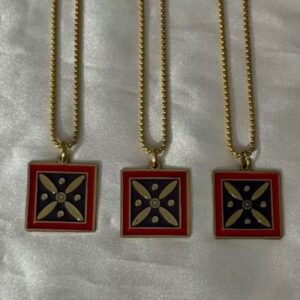 Collier Bannière de Kaveh avec chaîne en acier inoxydable – Un symbole de force et d’héritage persan (3 pièces)