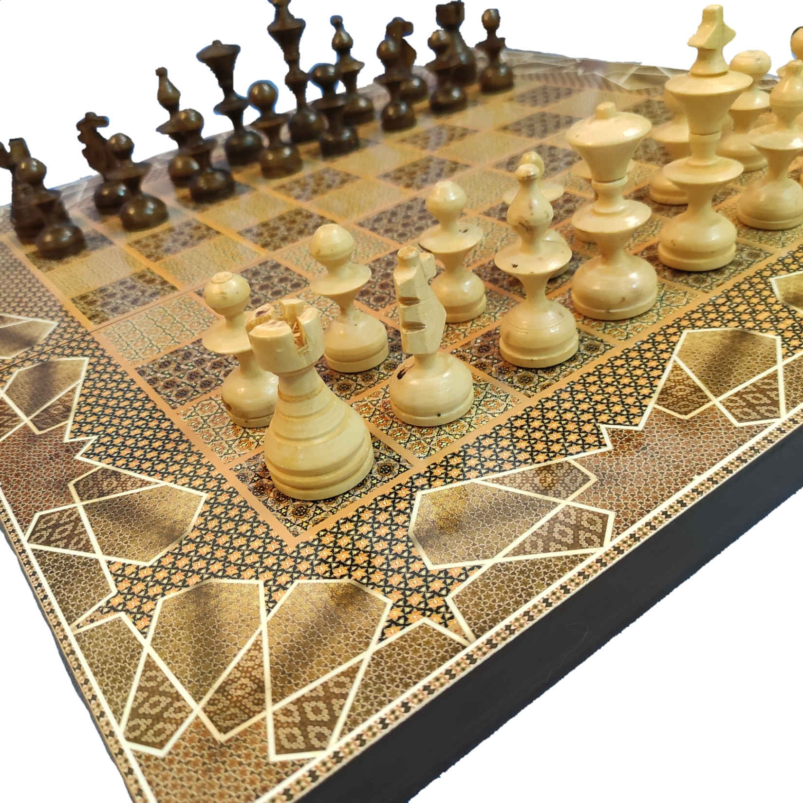 Plateau d’Échecs Khatamkari – Sublimez Votre Expérience de Jeu avec Artisanat de Qualité