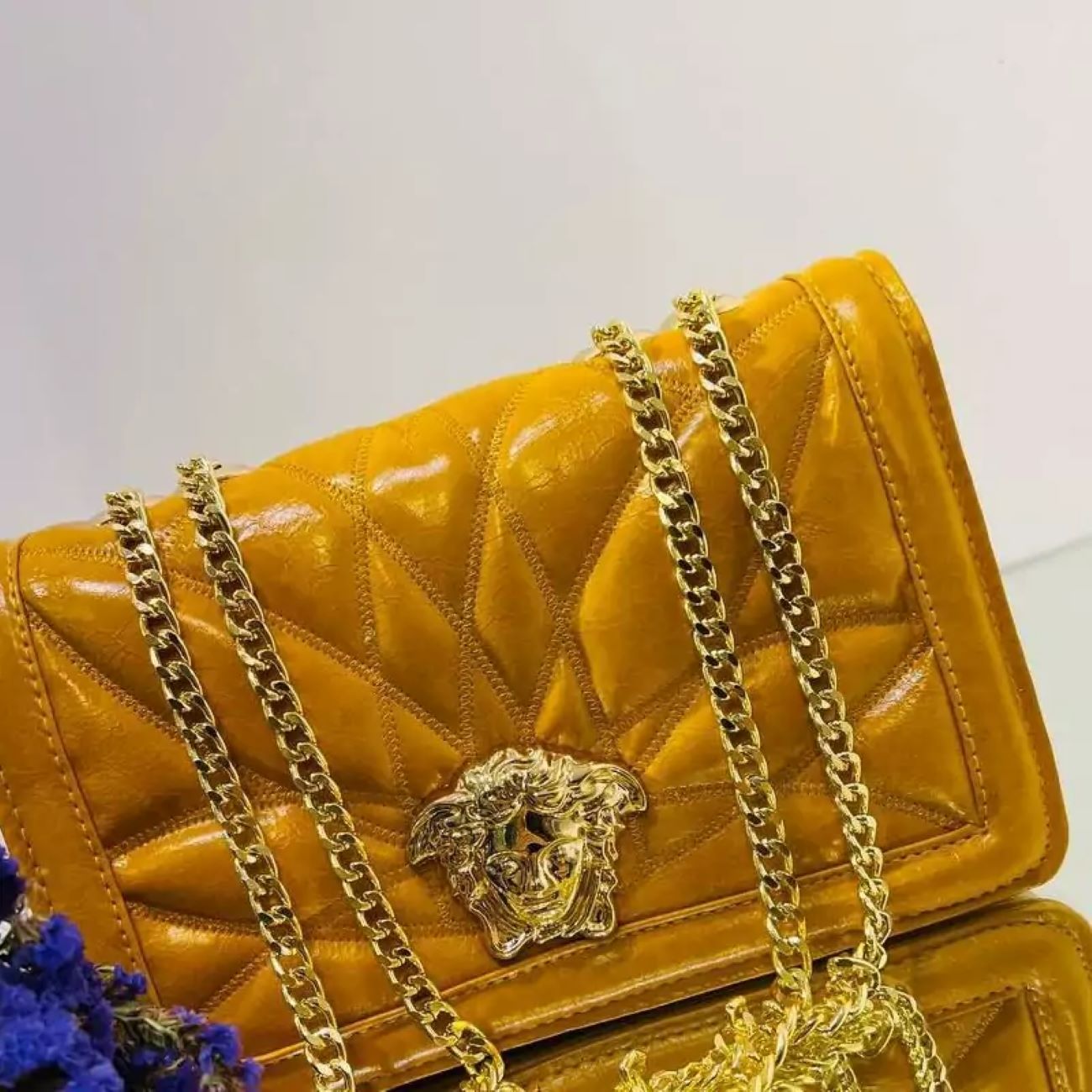 Sac à main en simili cuir luxueux avec chaîne imposante