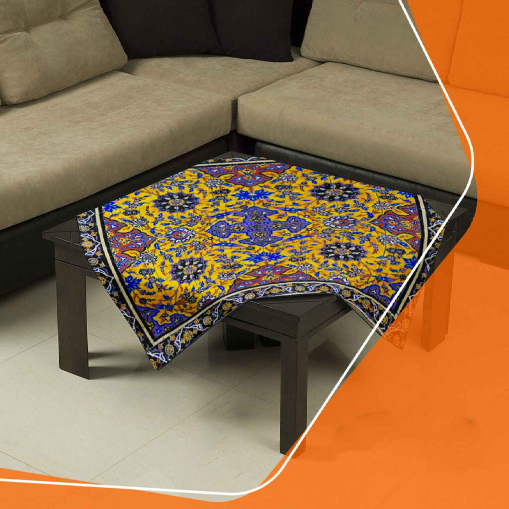 Nappe en velours luxueuse avec des tons chauds jaunes floraux