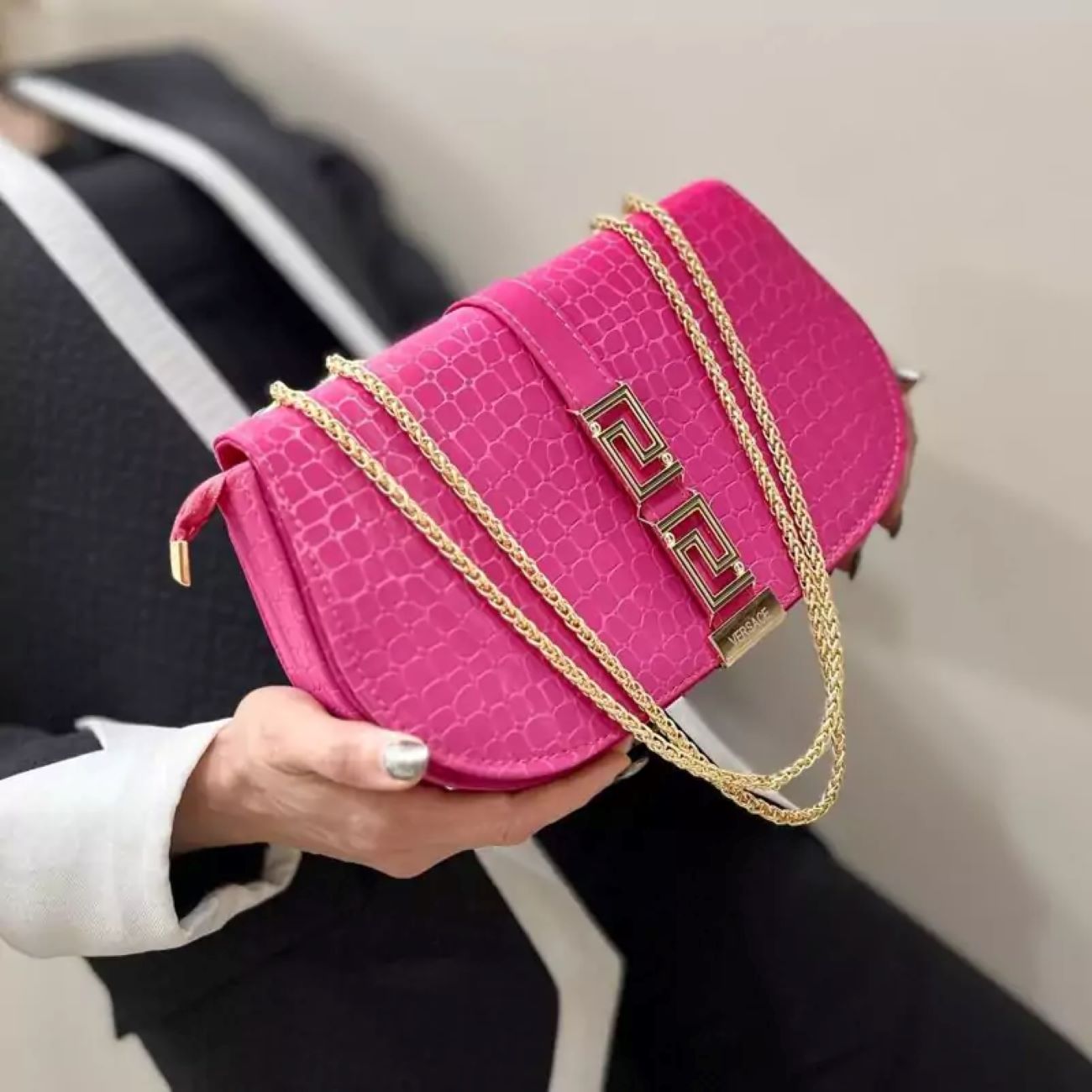 Sac moderne en simili cuir avec chaîne sophistiquée