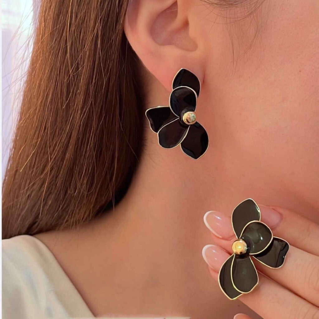 Boucles d'oreilles Minakari en forme de pétales en émail – Bijoux floraux artistiques
