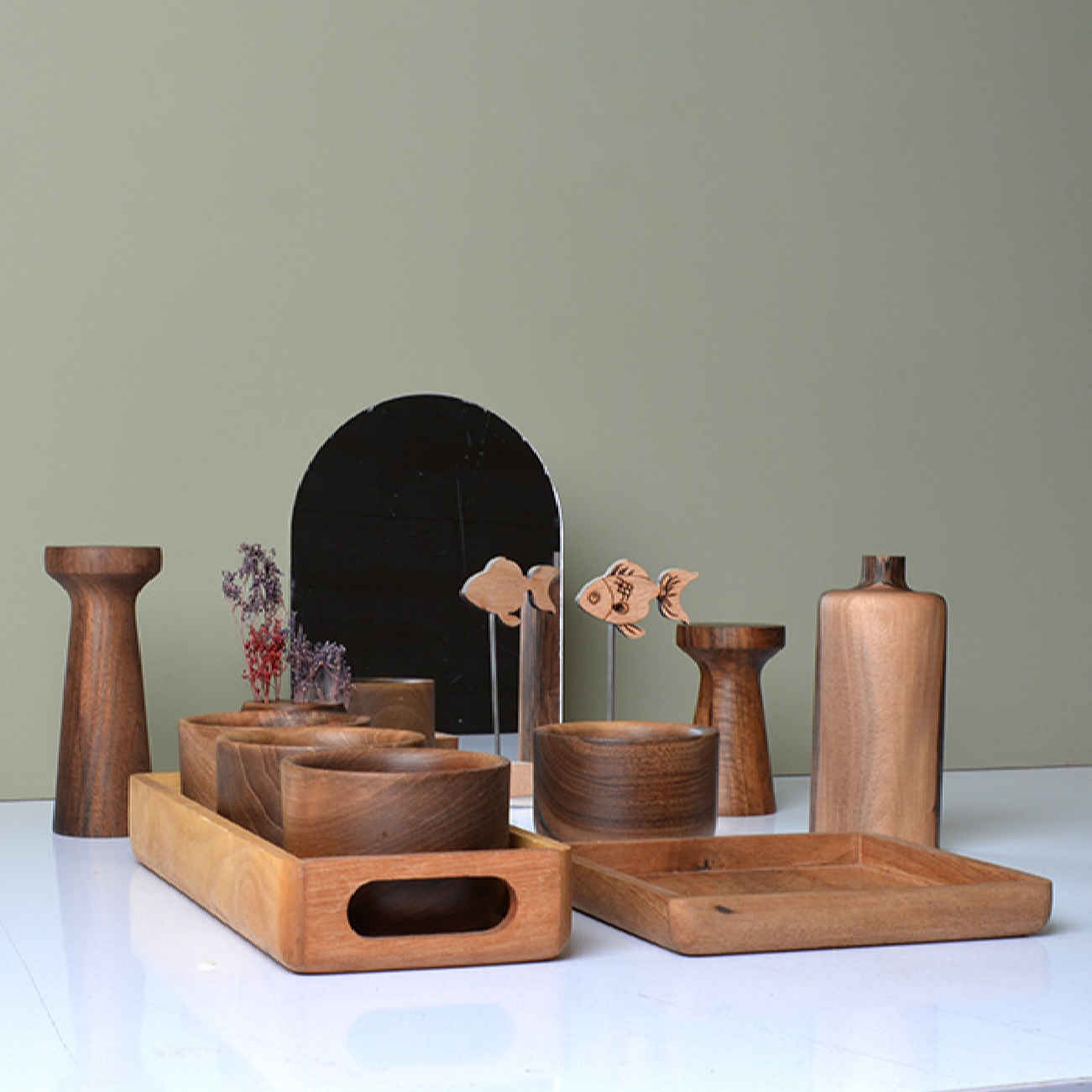 Ensemble Haft-Seen en bois avec sculptures élégantes (12 pièces)