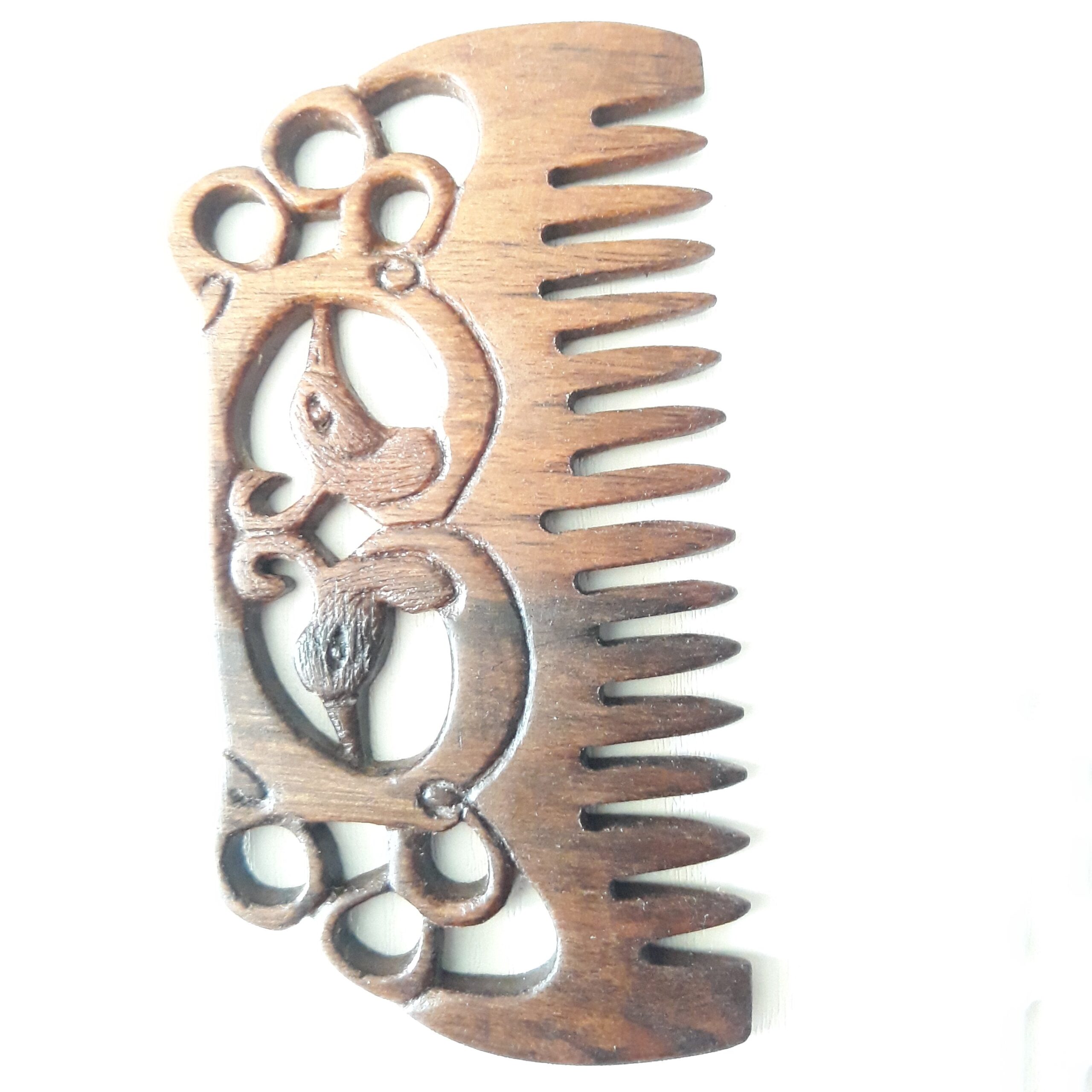 Peigne en Bois Rustique Sculpté à la Main avec Motif Oiseau - Une Œuvre d'Art pour l'Usage Quotidien