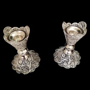 Set de bougeoirs en filigrane fabriqués en cuivre et plaqué argent