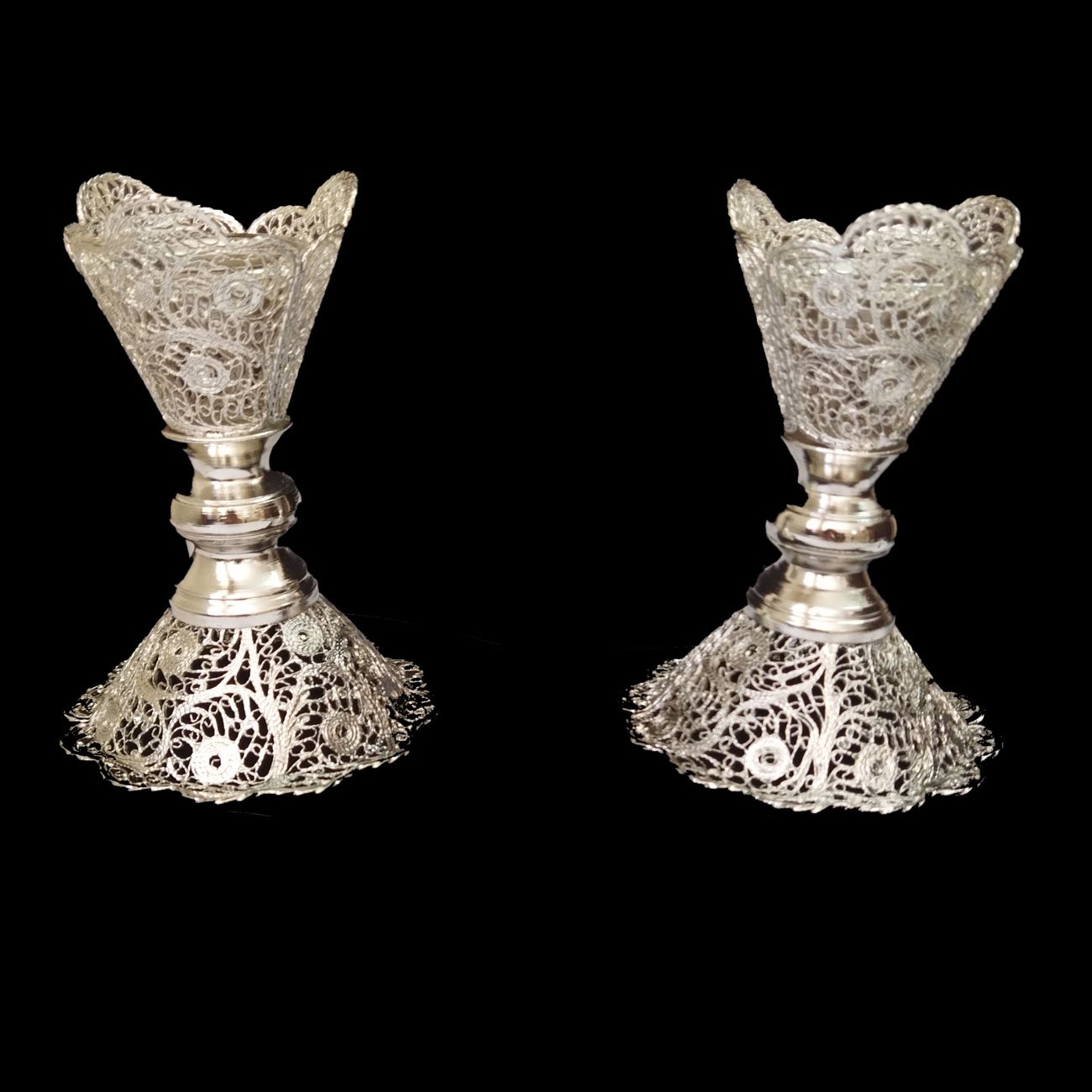 Set de bougeoirs en filigrane fabriqués en cuivre et plaqué argent