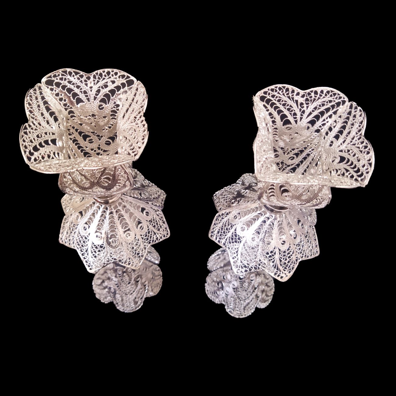 Set de bougeoirs en filigrane, fabriqués en cuivre et plaqué argent