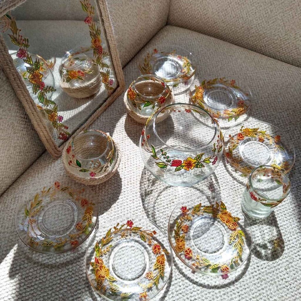 Ensemble Golsa – Assiettes Haft-Seen Vitarail, motif floral (11 pièces)