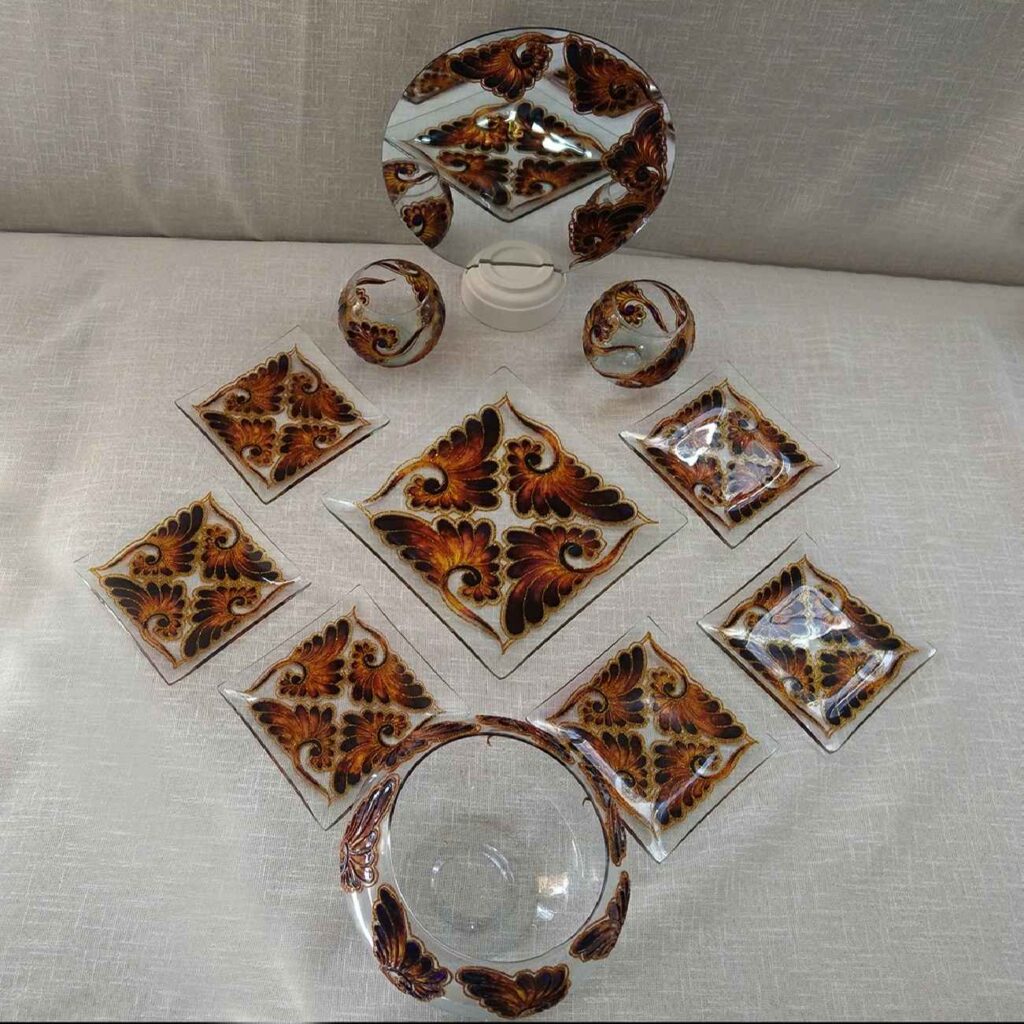 Ensemble Roya – Assiettes Haft-Seen Vitarail, motif floral (11 pièces)