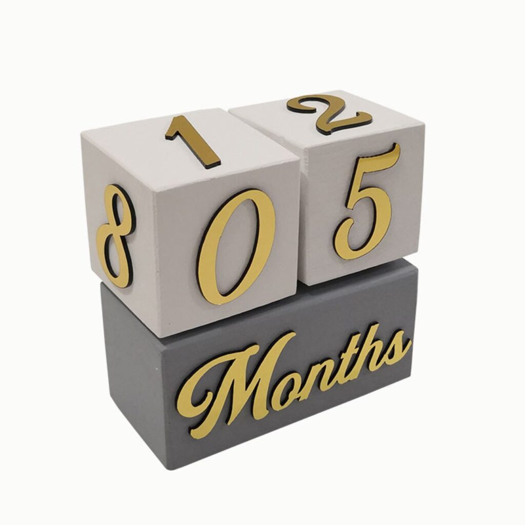 Calendrier de bureau en bois Cube – Affichage de la date ajustable