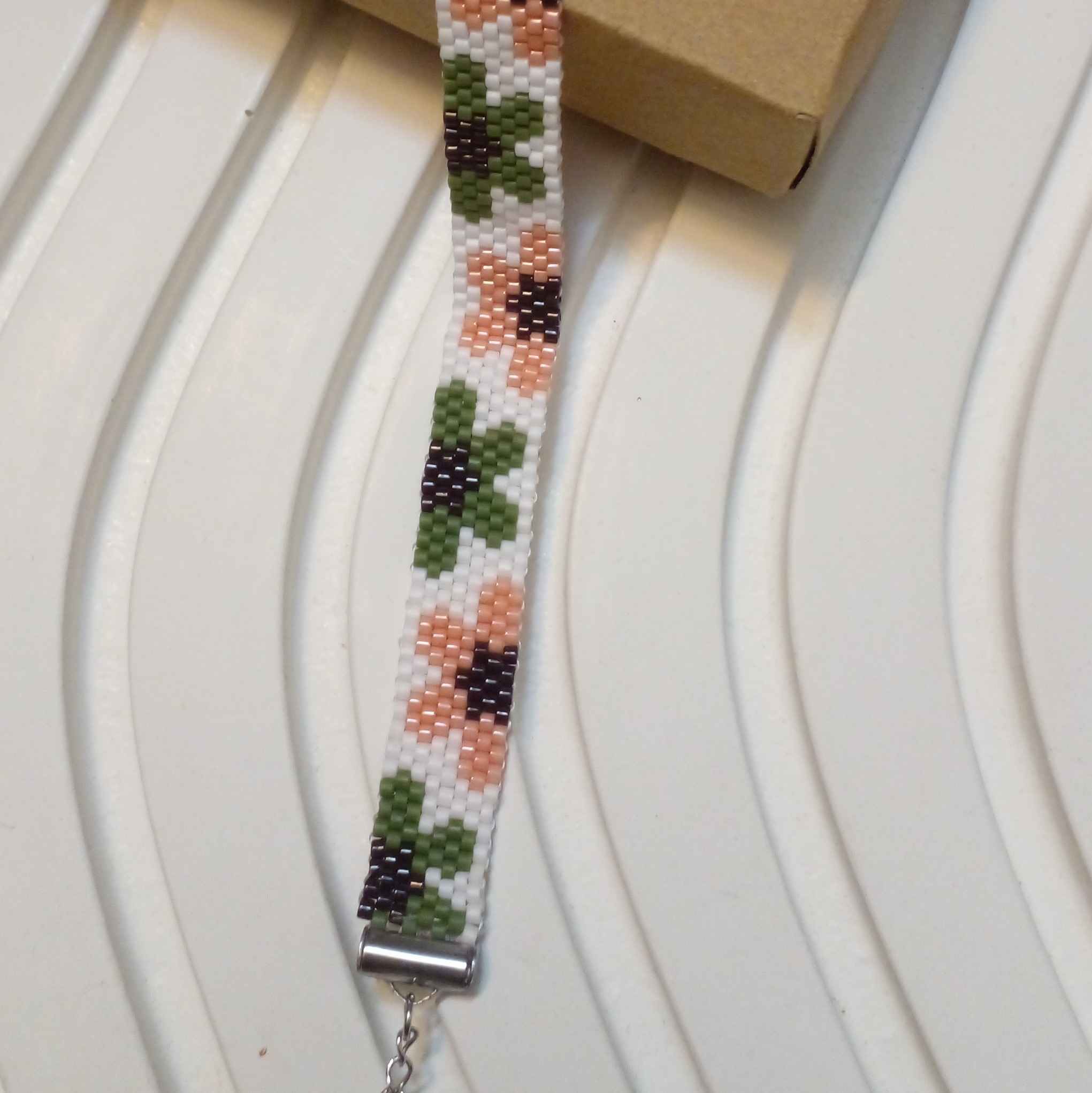 Bracelet Tissé en Acier pour Femme – Motif Tigre