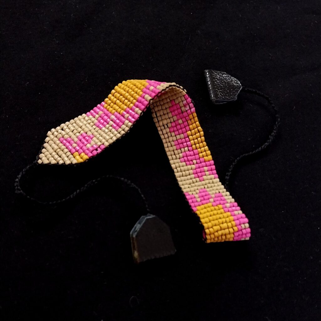 Bracelet Tissé en Acier pour Femme – Motif Floral Camomille