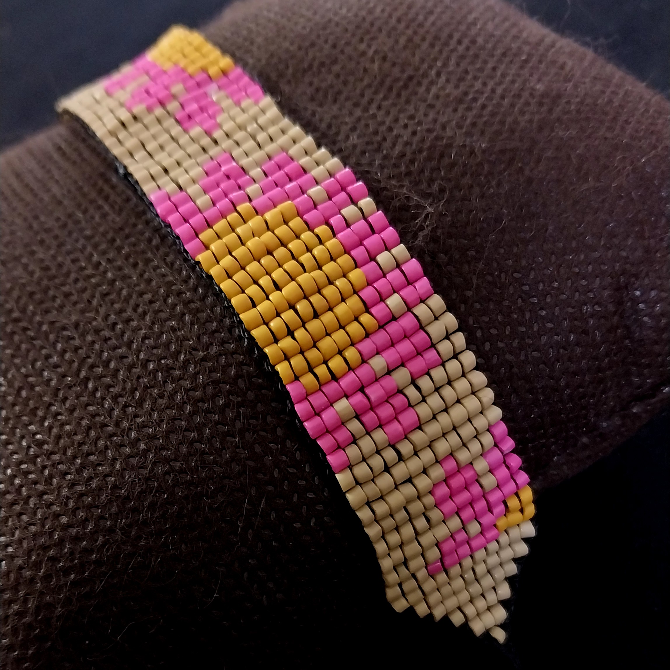 Bracelet Tissé en Acier pour Femme – Motif Floral Camomille