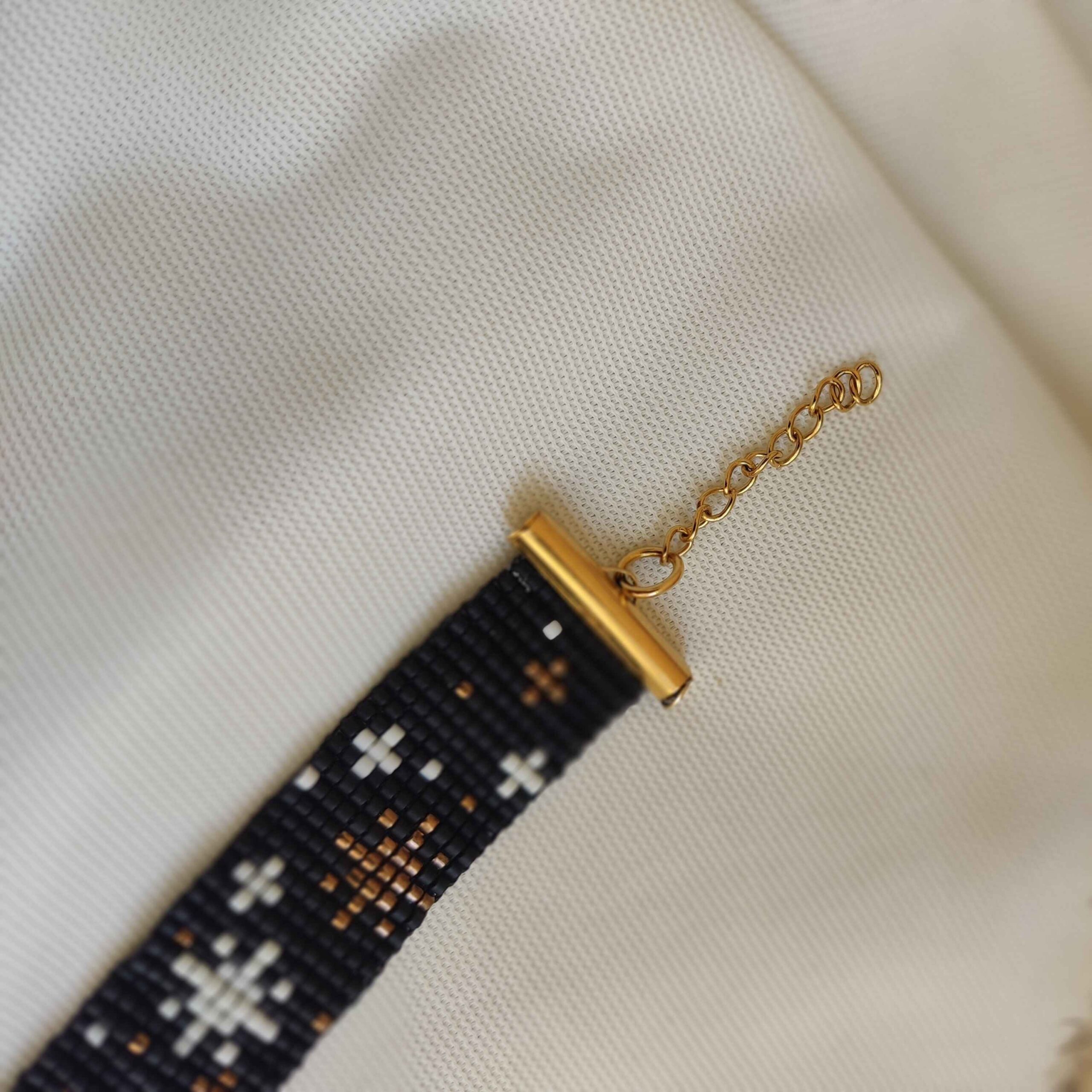 Bracelet Tissé en Acier pour Femme – Motif Étoiles