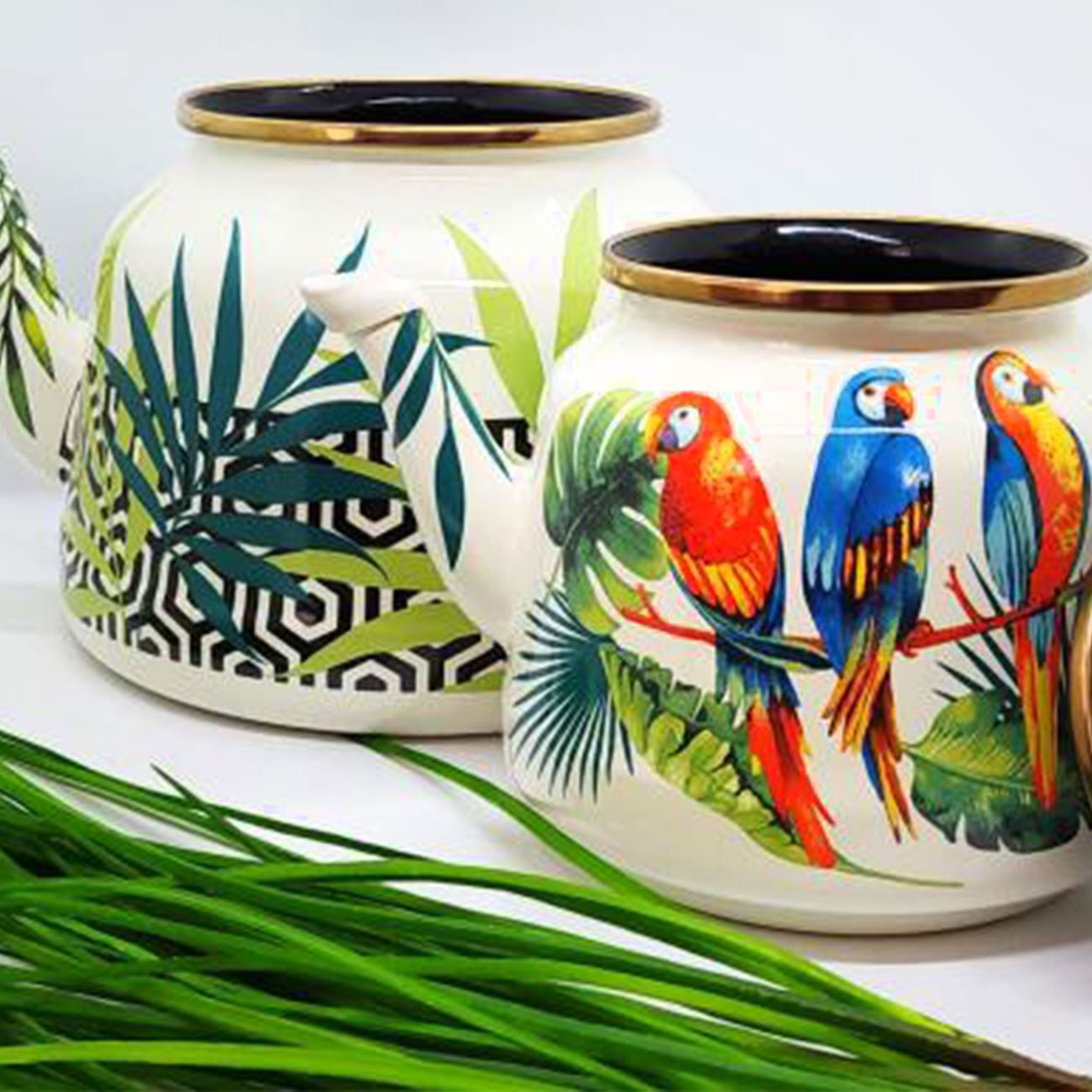 Ensemble Bouilloire et Théière en Émail Coloré – Adapté à un Usage Quotidien ou comme Décor