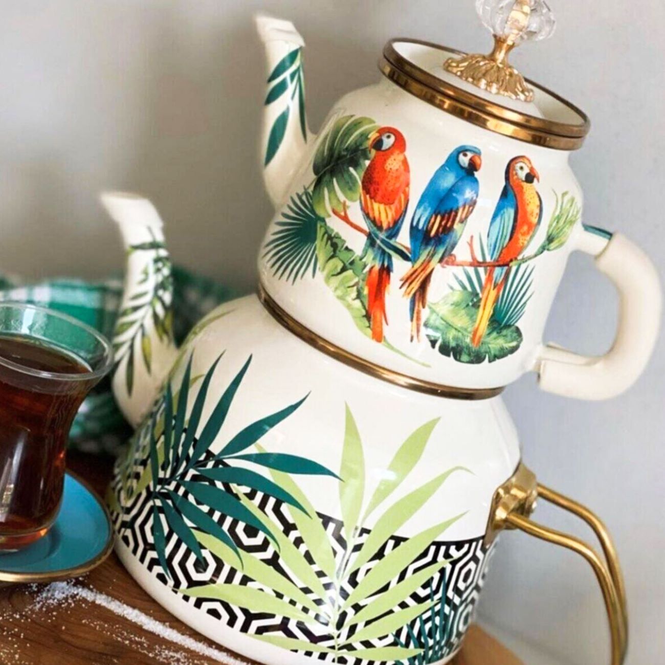 Ensemble Bouilloire et Théière en Émail Coloré – Adapté à un Usage Quotidien ou comme Décor