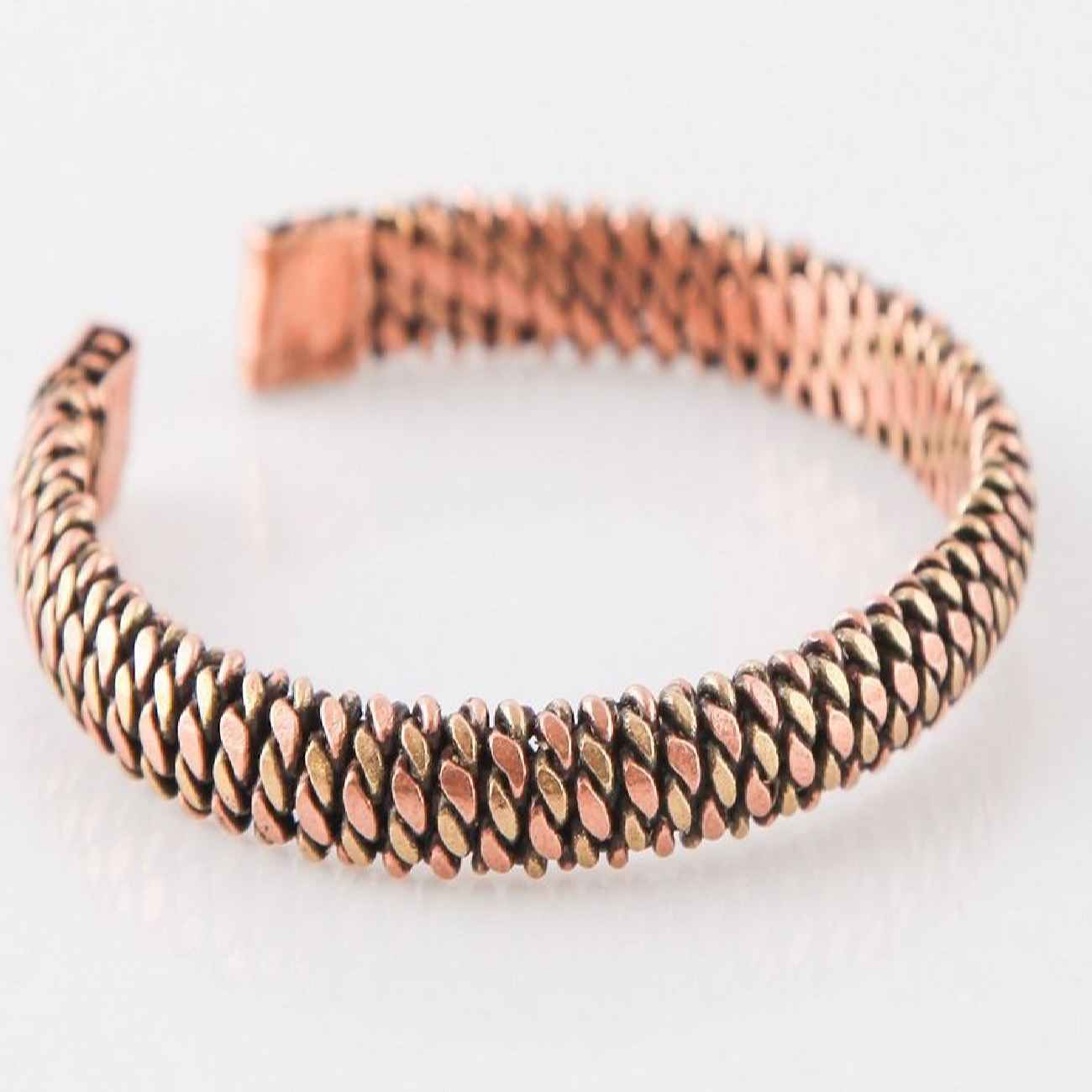Bracelet Manchette en Cuivre – Design Classique et Minimaliste, Idéal pour Empiler ou Porter Seul