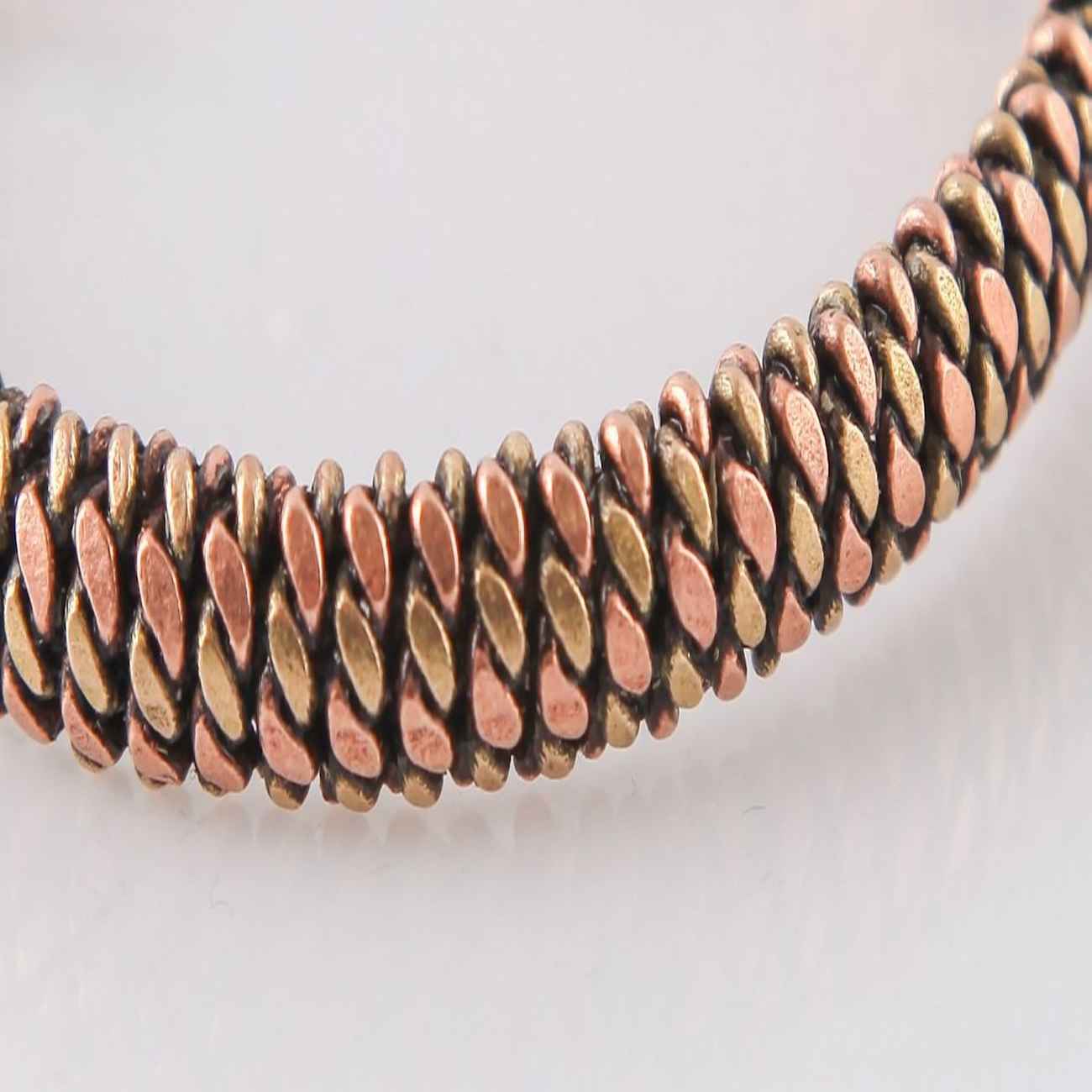 Bracelet Manchette en Cuivre – Design Classique et Minimaliste, Idéal pour Empiler ou Porter Seul