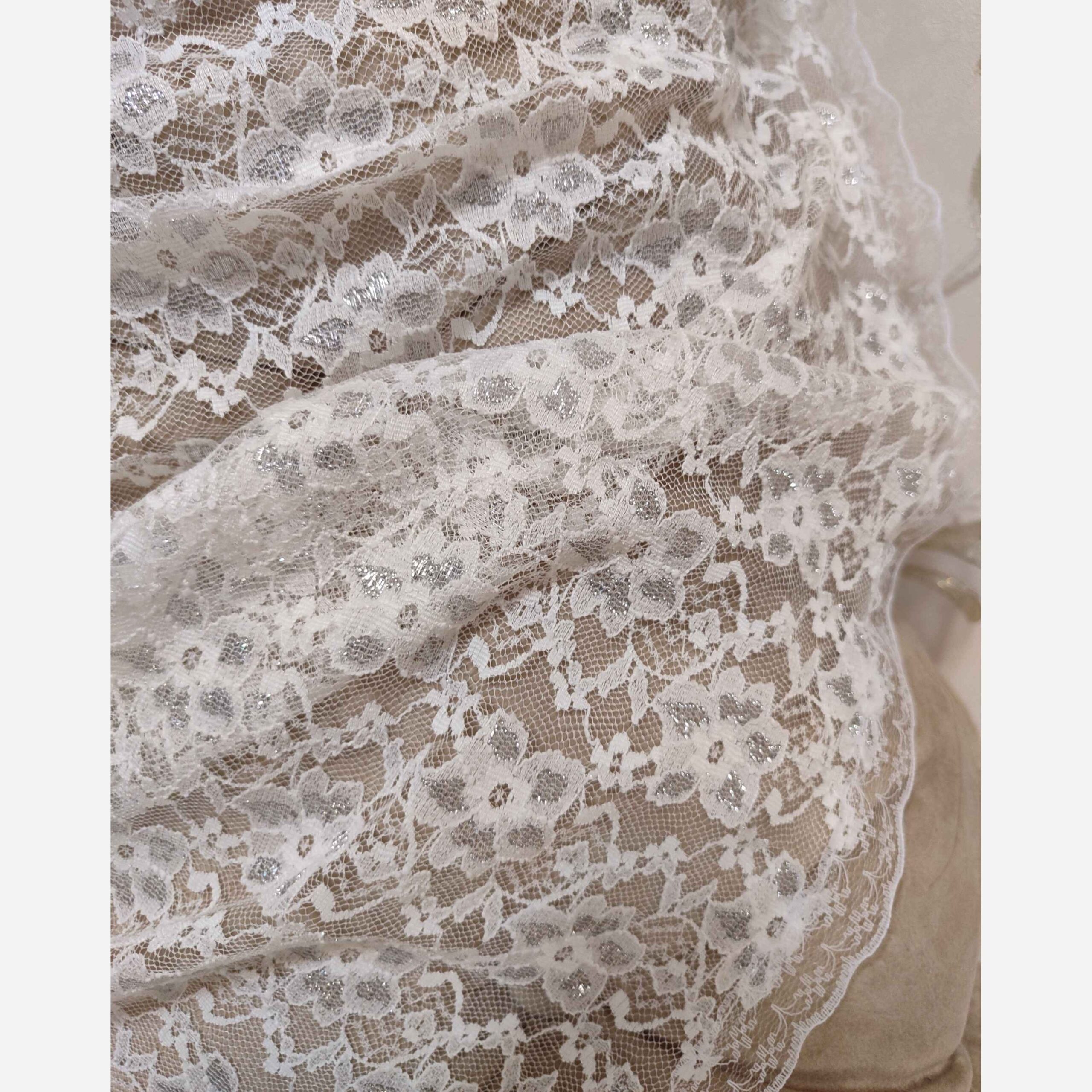 Foulard Mini Dantel – Idéal pour les Réunions en Soirée et les Occasions Spéciales