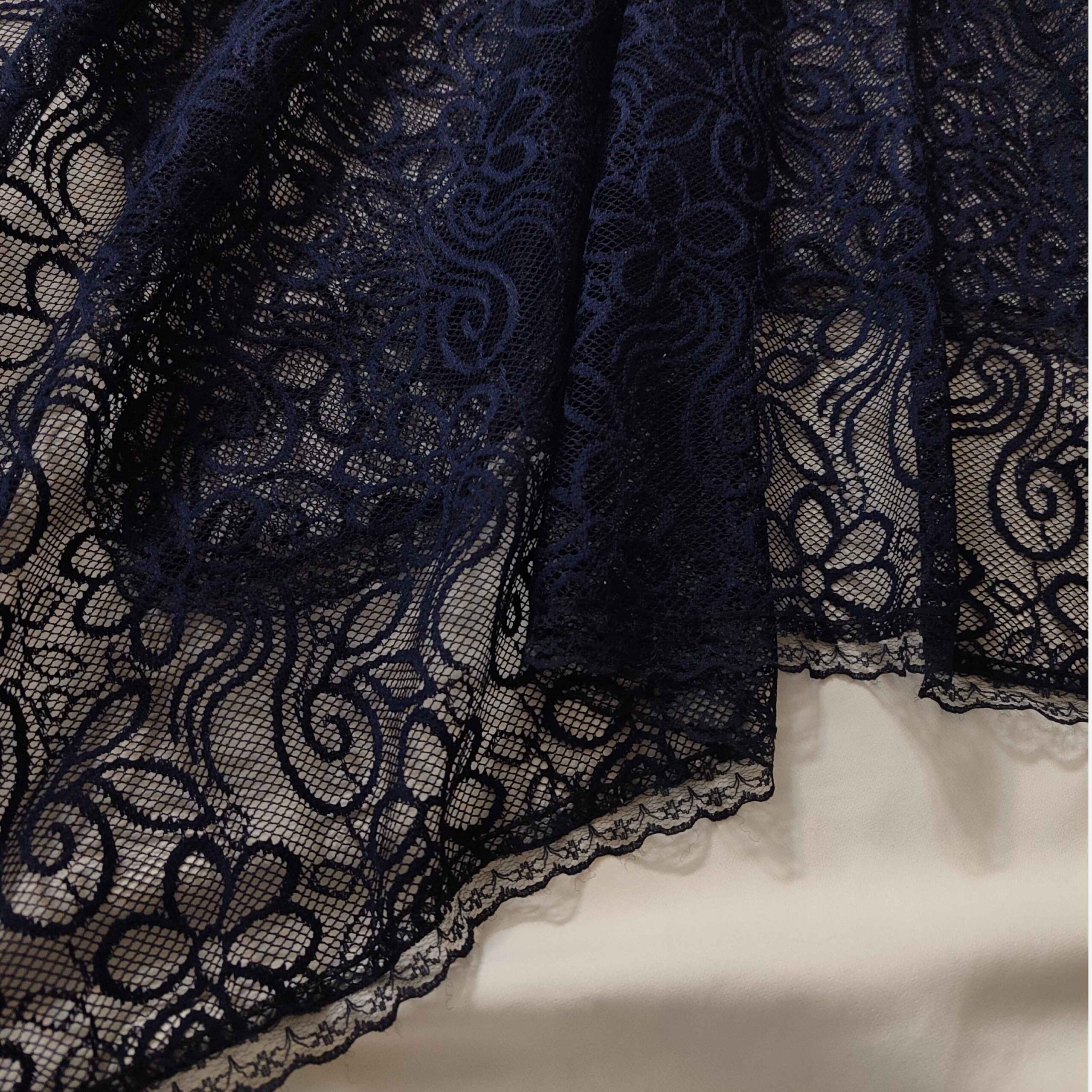 Foulard Mini Dentelle – Idéal pour les soirées et occasions spéciales II