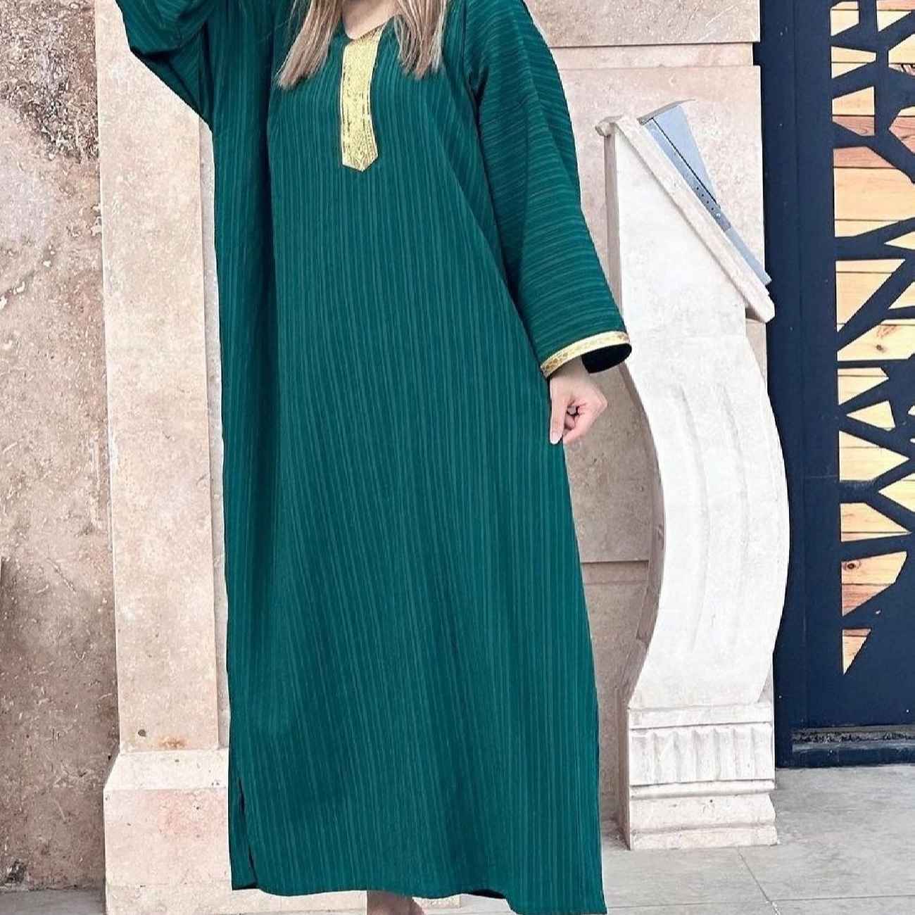 Caftan Simple pour Femme – Idéal pour les Sorties Quotidiennes et les Rencontres Décontractées