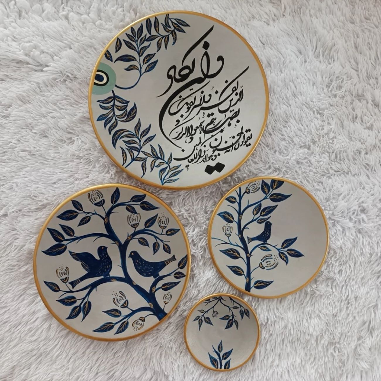 Ensemble de Poterie Murale – 4 Pièces avec Motifs Wan Yakad et Colombes Amoureuses