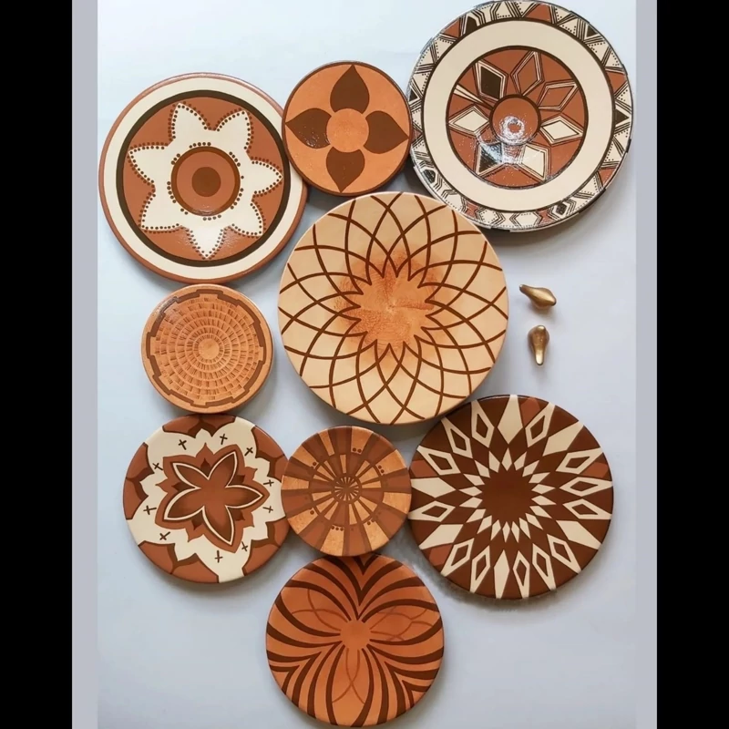Ensemble de Poterie Murale – Mélange de Design Traditionnel et Moderne, 9 Pièces