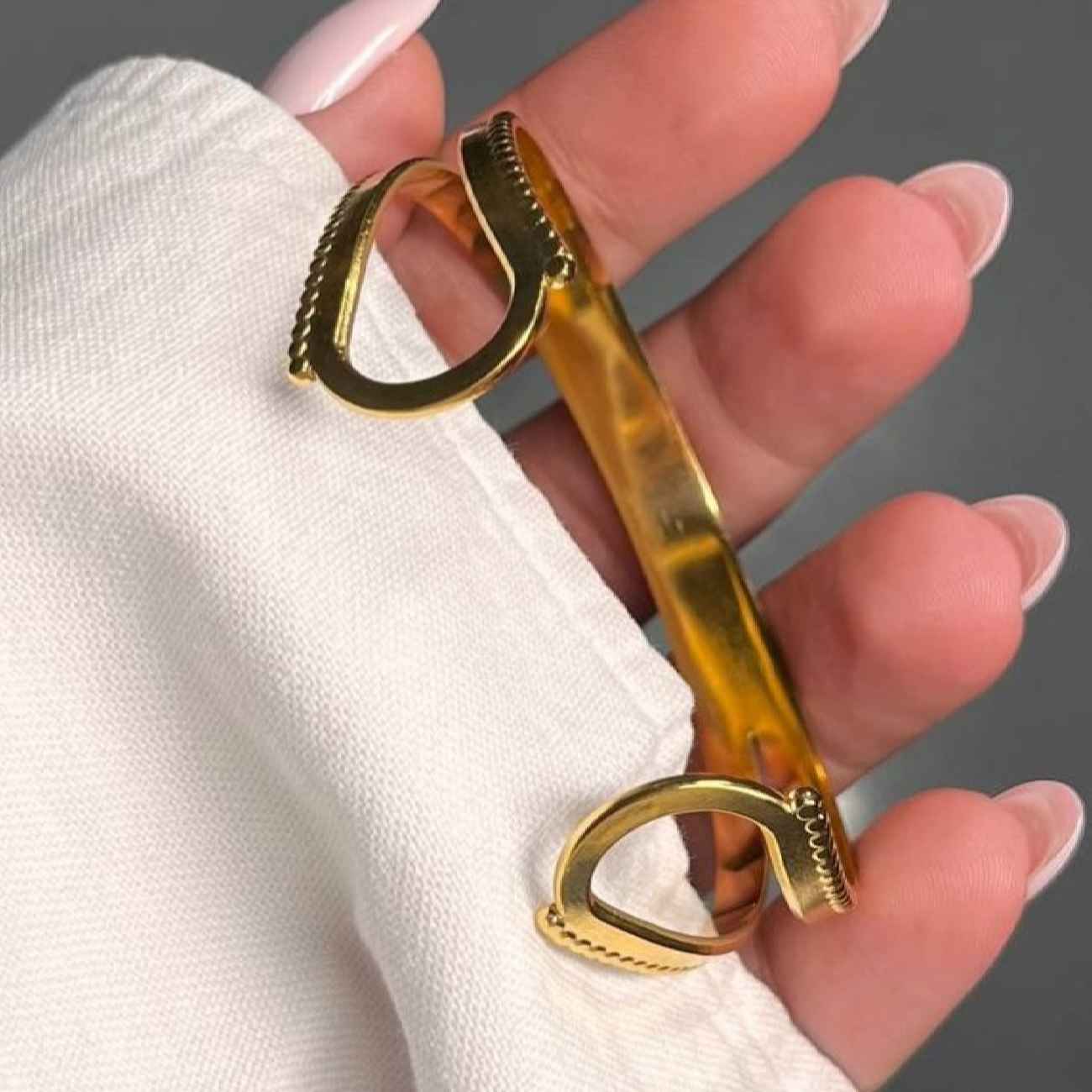 Bracelet Manchette Réglable pour Femme – Bijou Tendance Adapté au Port Quotidien