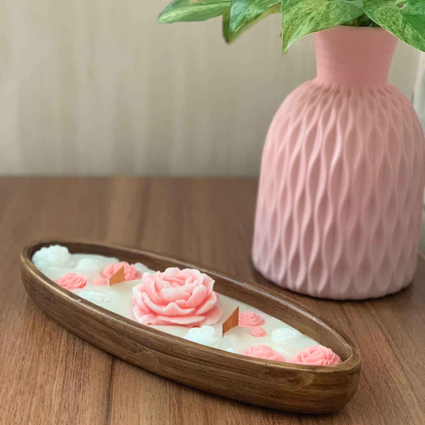 Bougie Aromatique en Pot Bois – Parfaite pour Cadeau ou Décoration avec Motif Fleur