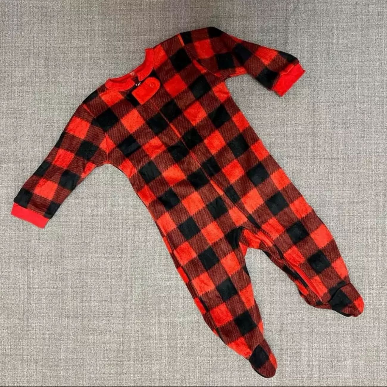 Barboteuse bébé en coton à motif carreaux – confortable et stylée, importée pour votre petit