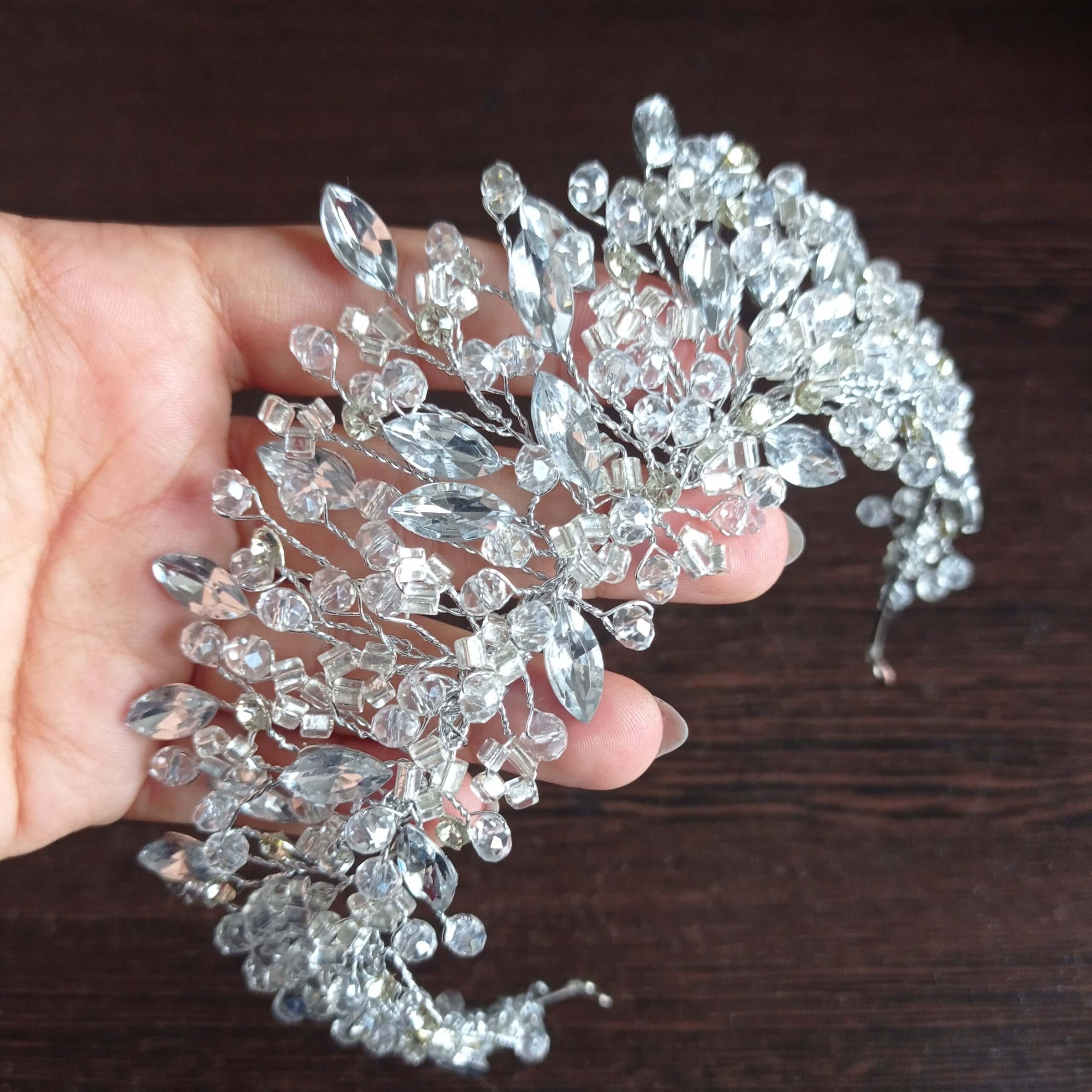 Diadème de mariage en cristal – Design élégant pour mariées et demoiselles d'honneur