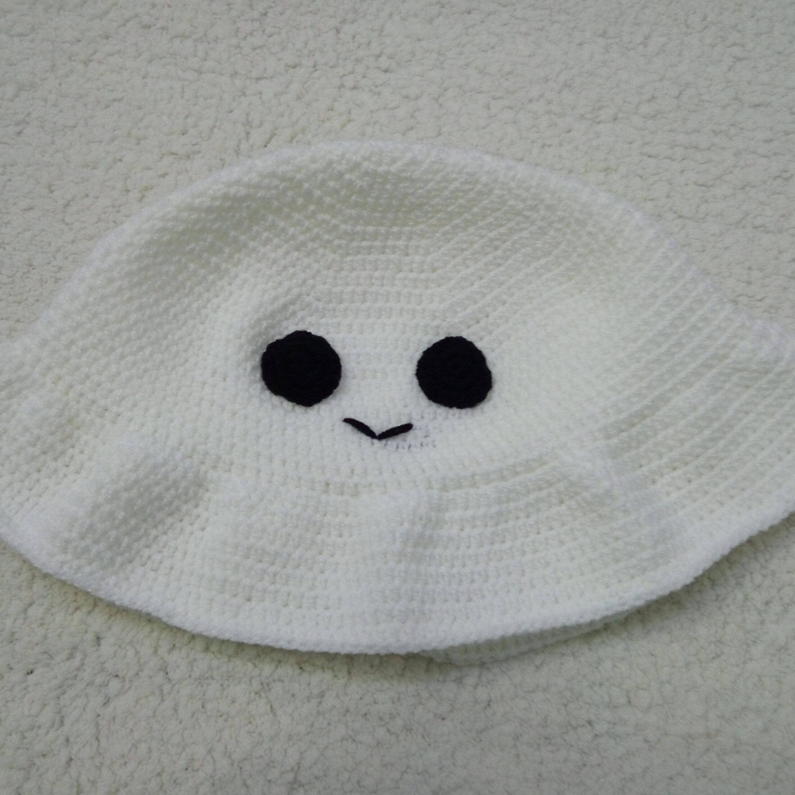 Chapeau Bob en Crochet Fait Main avec Design Fantôme Souriant Mignon
