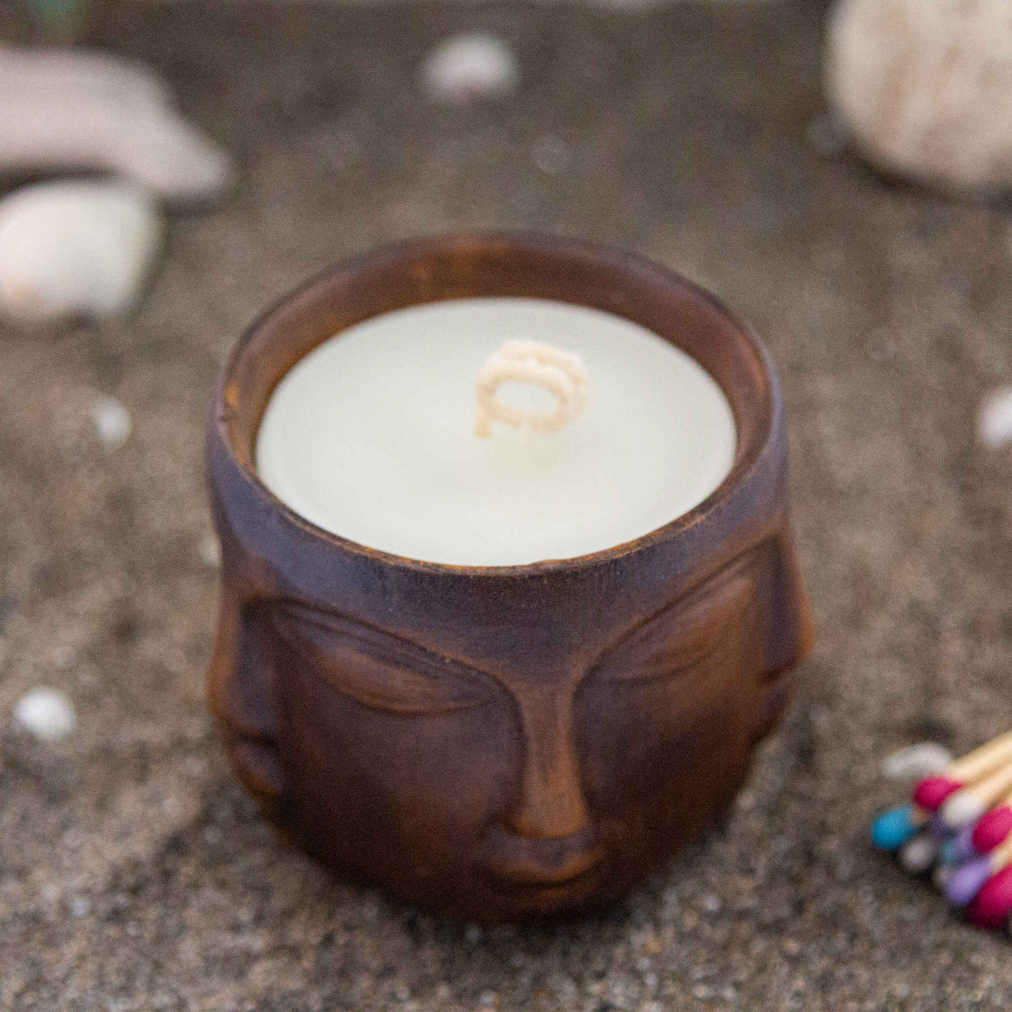 Bougie Décorative en Pot Bois, Durable et Style Rustique avec Motif Visage