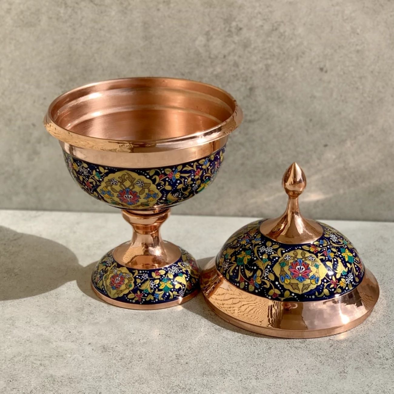 Sucrier en cuivre persan Minakari gravé avec couvercle