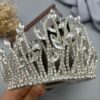 Couronne de mariée exquise avec des pierres et des gemmes de qualité supérieure