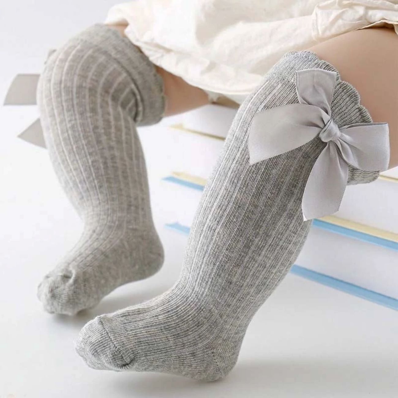 Chaussettes longues pour filles avec nœud – Coton gris de qualité supérieure