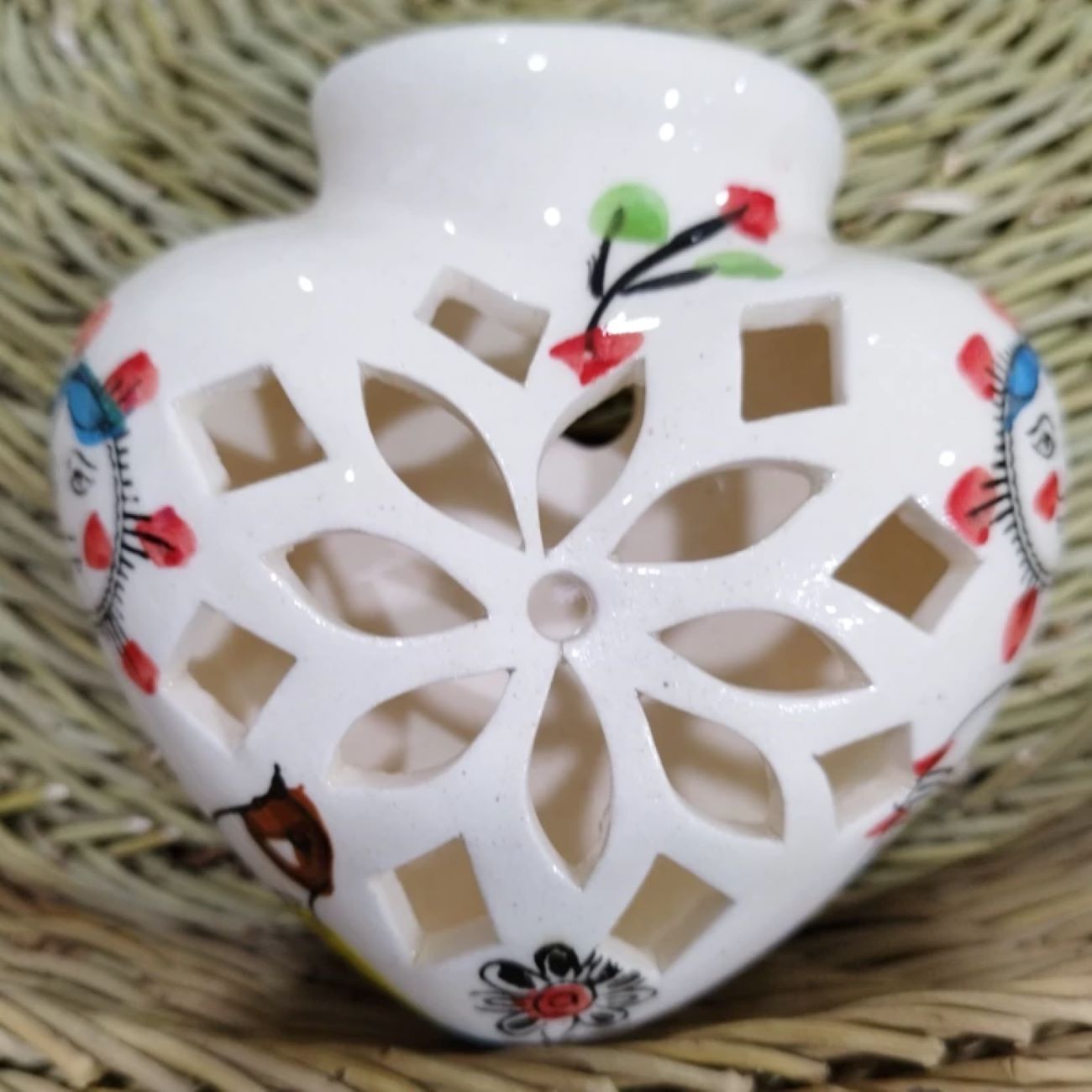 Vase mural en céramique fait main – Accent décoratif artistique pour la maison